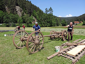 Waldfest Unterschiltach - Heuwagen aufbauen