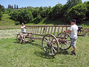 Waldfest Unterschiltach - Heuwagen aufbauen