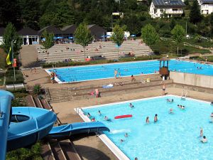 Riesenrutsche Freibad Tennenbronn