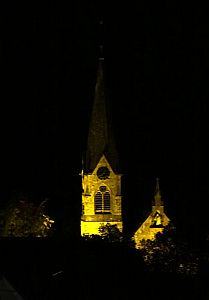 Evangelische Kirche nachts