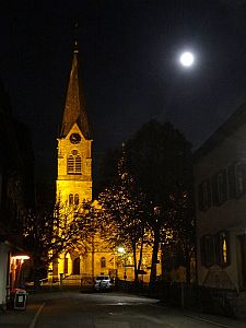 Evangelische Kirche nachts