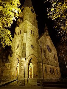 Evangelische Kirche nachts