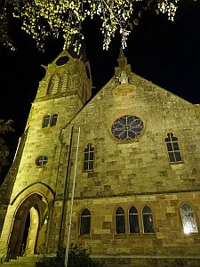 Evangelische Kirche nachts