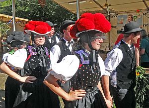 Schwarzwlder Tracht mit Bollenhut in Reichenbach