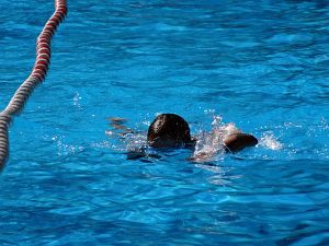 32 Grad - Hochbetrieb im Schwimmbad Tennenbronn
