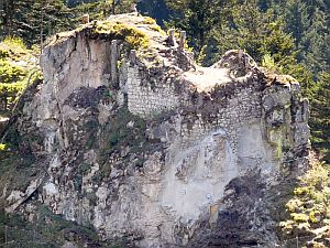 Ruine Berneck im Betonkorsett  