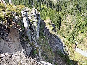 Ruine Berneck im Betonkorsett  