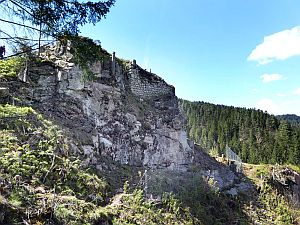 Ruine Berneck im Betonkorsett  