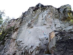 Ruine Berneck im Betonkorsett