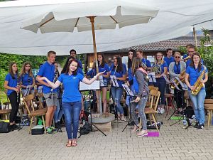 Jugendorchester Tennenbronn beim Waldfest der Sportschtzen