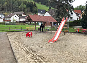 Brgervereinigung WLS saniert Spielplatz
