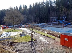 Abrissarbeiten am Schwimmbad