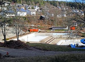 Abrissarbeiten am Schwimmbad