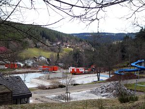 Abrissarbeiten am Schwimmbad