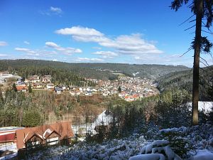 Spaeter Schnee in Tennenbronn