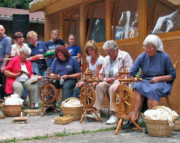 Das Spinnen von Wolle