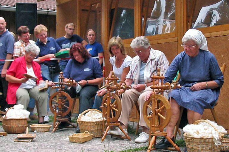 Das Spinnen von Wolle Das Spinnen von Wolle