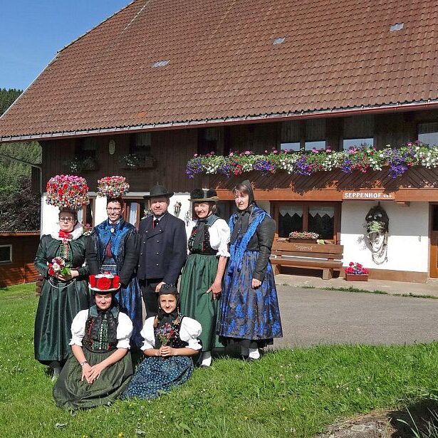 Die tennenbronner Schwarzwald Tracht