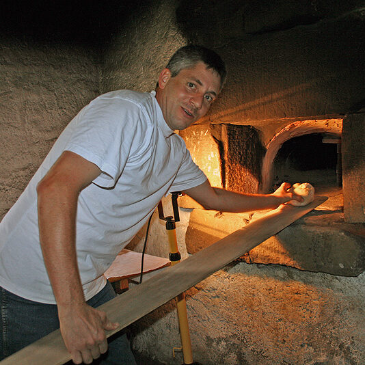Schwarzwälder Holzofenbrot backen