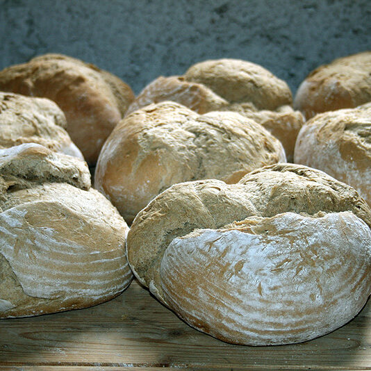 Schwarzwälder Holzofenbrot backen