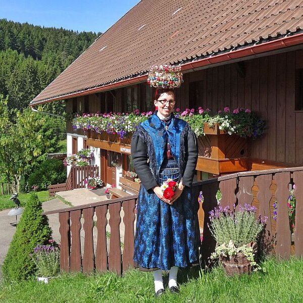 Die tennenbronner Schwarzwald Tracht