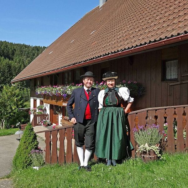 Die tennenbronner Schwarzwald Tracht