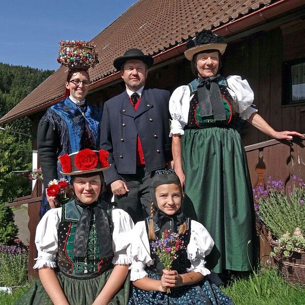 Die tennenbronner Schwarzwald Tracht