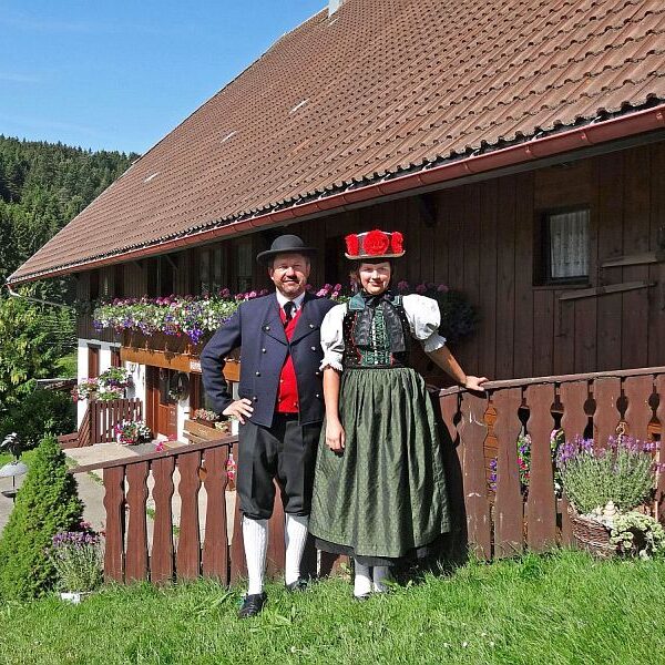 Die tennenbronner Schwarzwald Tracht