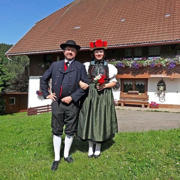 Die tennenbronner Schwarzwald Tracht
