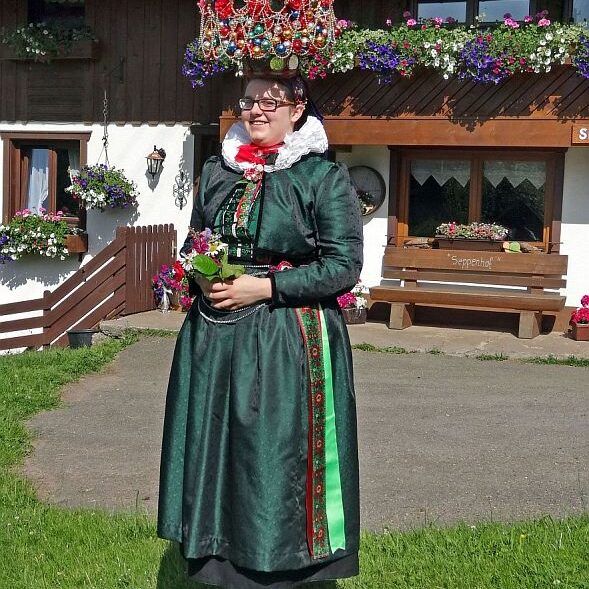 Die tennenbronner Schwarzwald Tracht