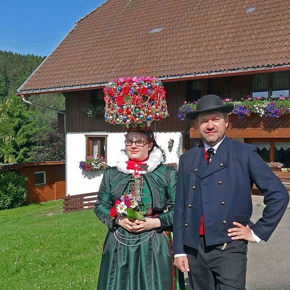 Die tennenbronner Schwarzwald Tracht