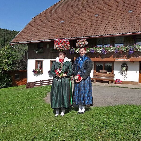 Die tennenbronner Schwarzwald Tracht