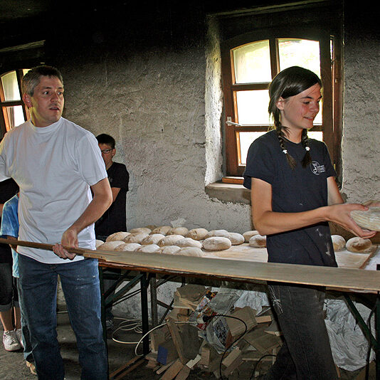 Schwarzwälder Holzofenbrot backen