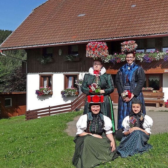 Die tennenbronner Schwarzwald Tracht