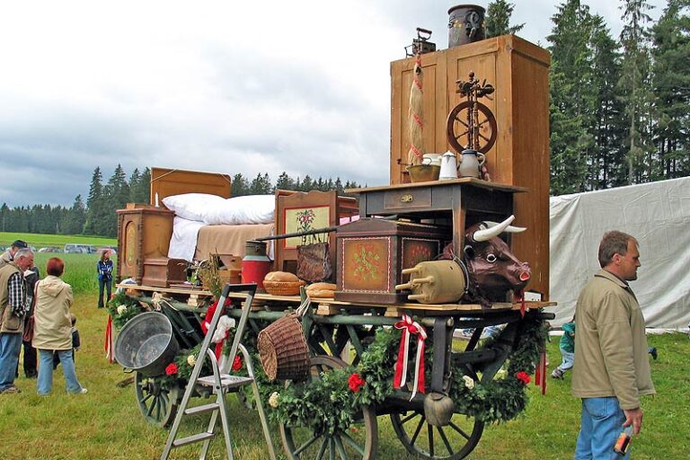 Der Brautwagen bei einer Hochzeit Der Brautwagen bei einer Hochzeit