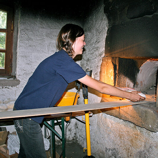 Schwarzwälder Holzofenbrot backen