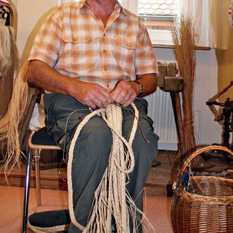 Herstellung von Strohschuhen 1