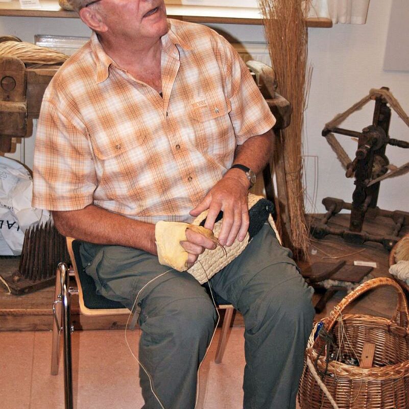 Herstellung von Strohschuhen 2