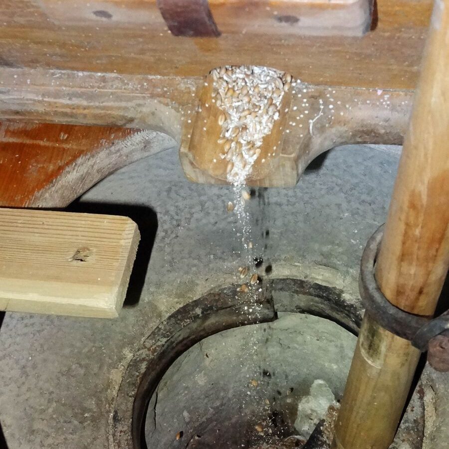 Wiesenbauernbauernmühle Blick in die Mühlsteine