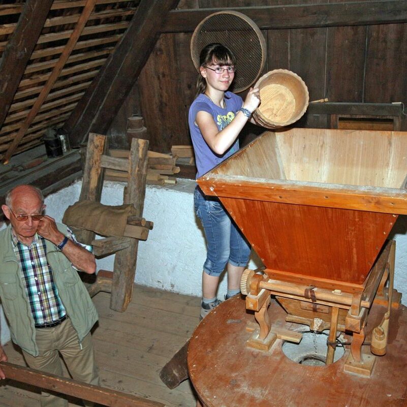 Wiesenbauernbauernmühle Tremmel und Mühlsteine