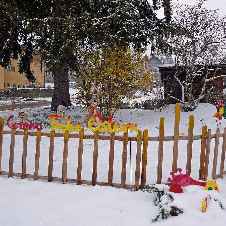 Schnee im April in Tennenbronn im Schwarzwald 05