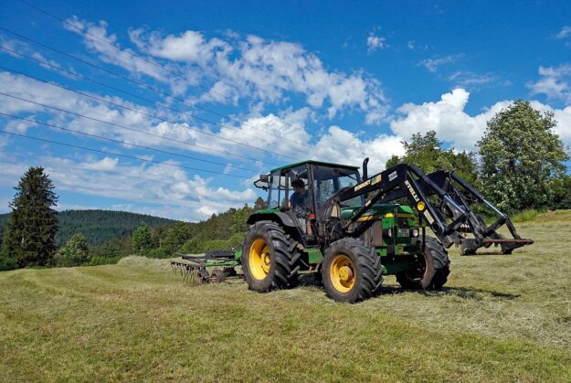 Heuernte in Tennenbronn am Schliefenbuehl 03 Heuernte in Tennenbronn am Schliefenbuehl 03