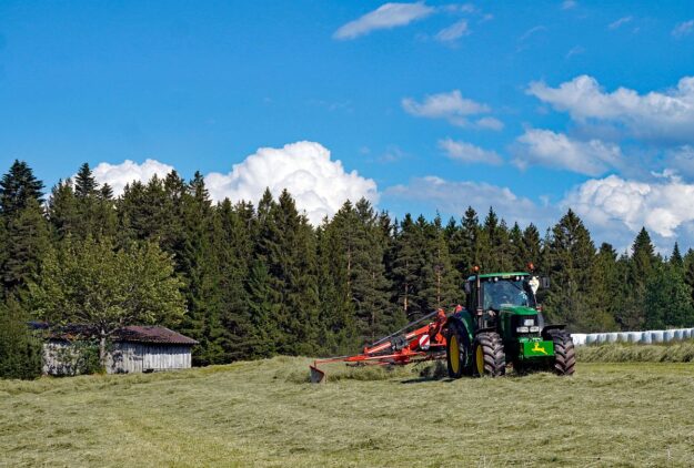 Heuernte in Tennenbronn am Schliefenbuehl 16 Heuernte in Tennenbronn am Schliefenbuehl 16