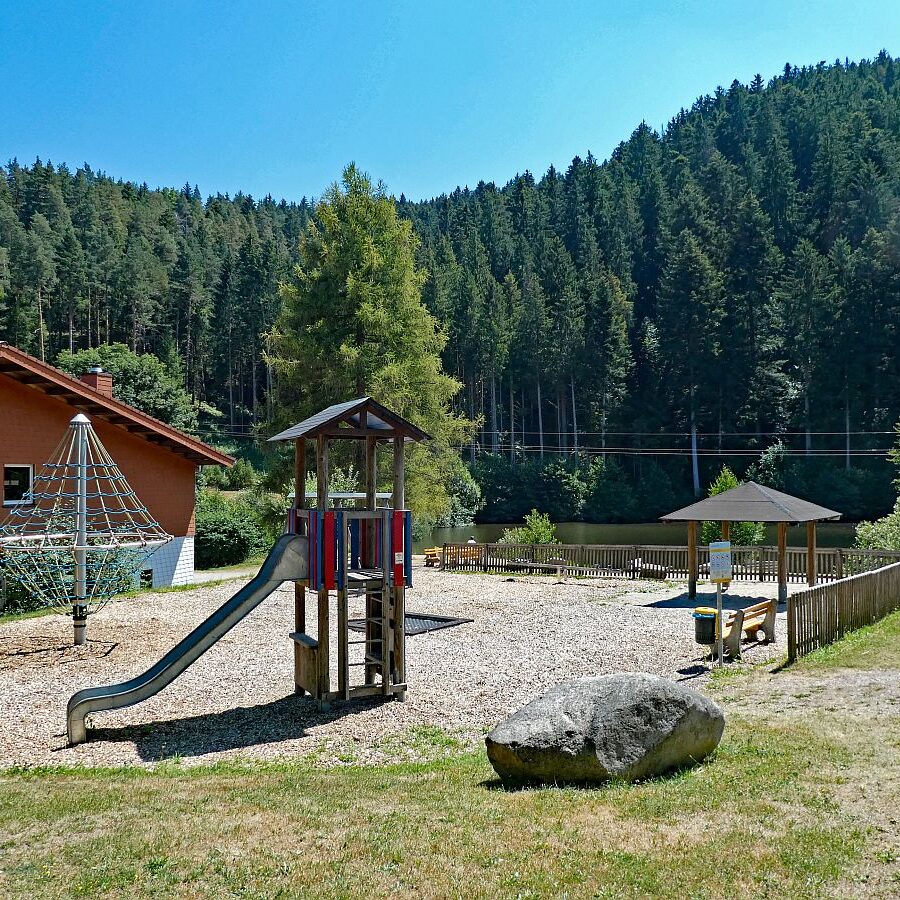 Vom See an der Schiltach entlang bis zum Gasthaus Bach Tennenbronn 01