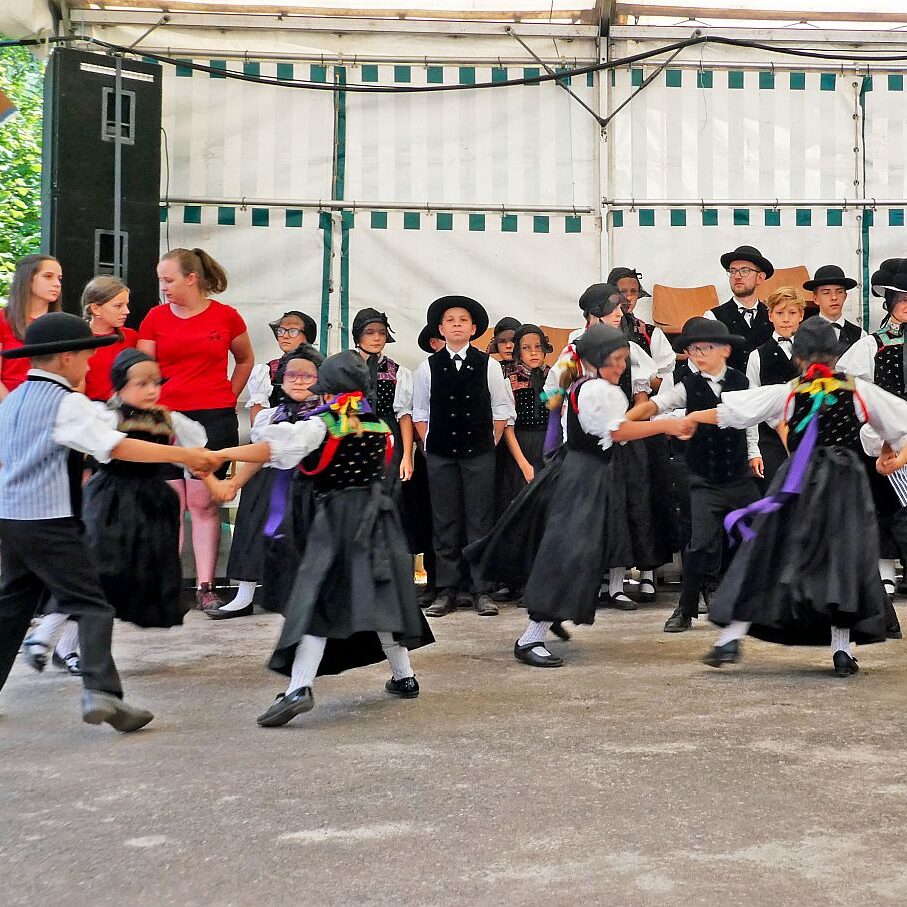 Trachtentanz mit Bollenhut in Reichbach 06