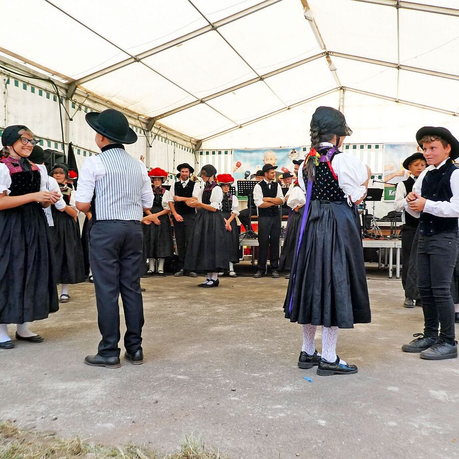 Trachtentanz mit Bollenhut in Reichbach 07