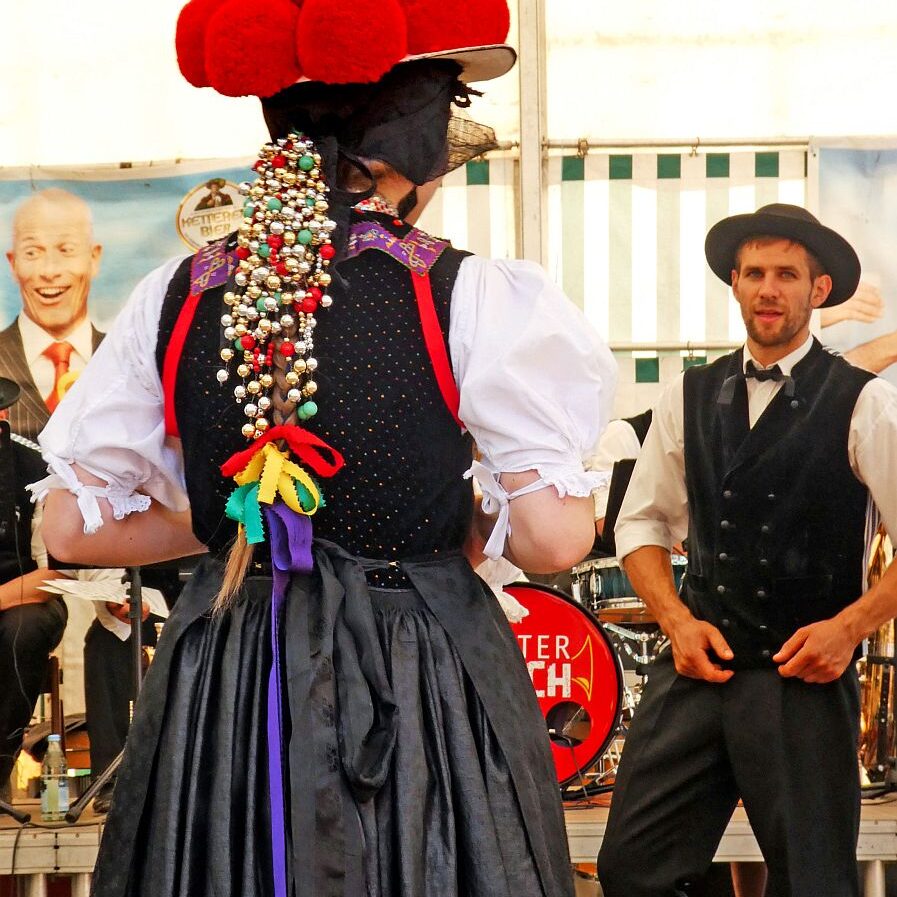 Trachtentanz mit Bollenhut in Reichbach 08
