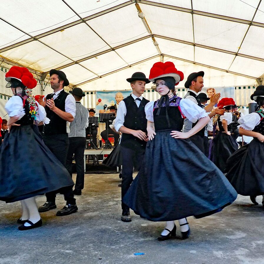 Trachtentanz mit Bollenhut in Reichbach 09