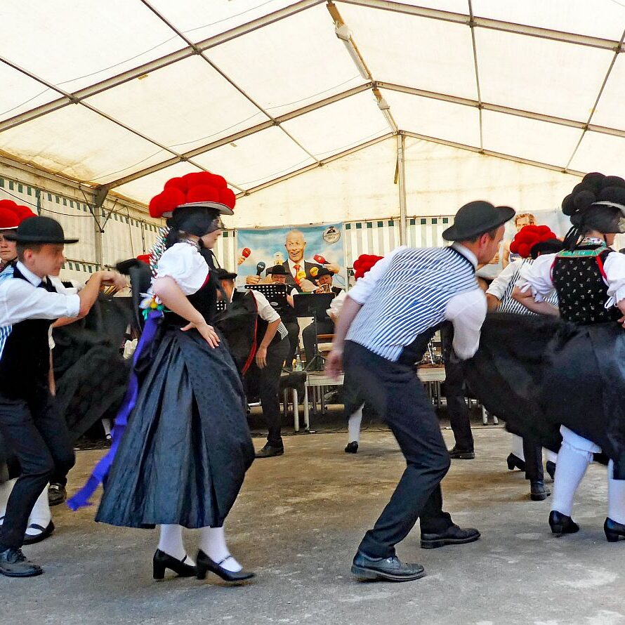 Trachtentanz mit Bollenhut in Reichbach 10