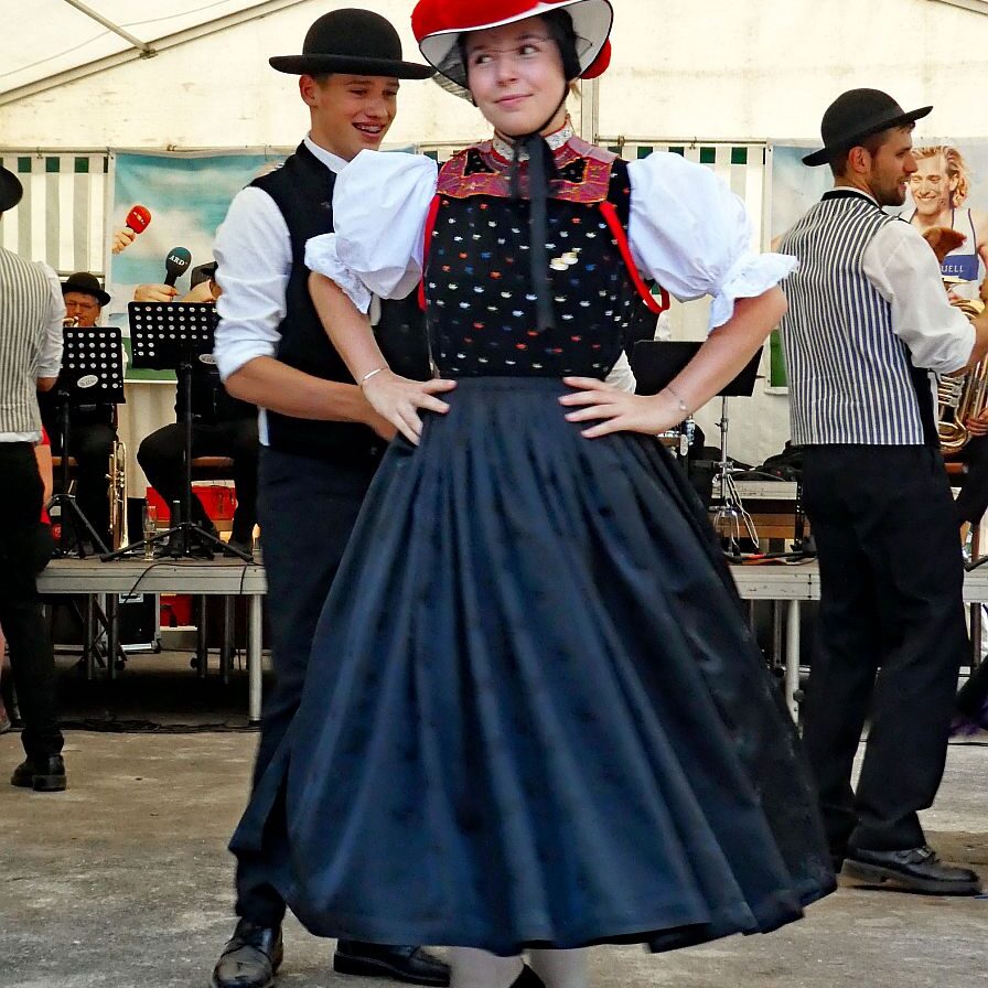 Trachtentanz mit Bollenhut in Reichbach 11